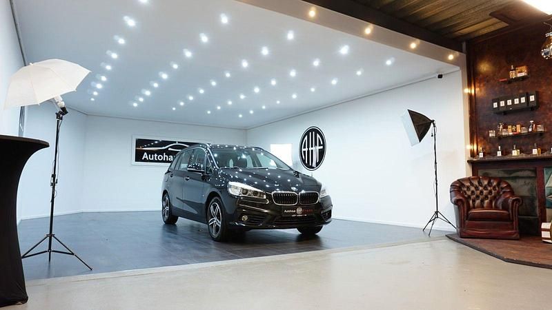 Schwarz Gebraucht 2015 BMW 218 Gran Tourer Sport Line Van / Kleinbus | 17.897 € (Teuer) - Bild 1/4