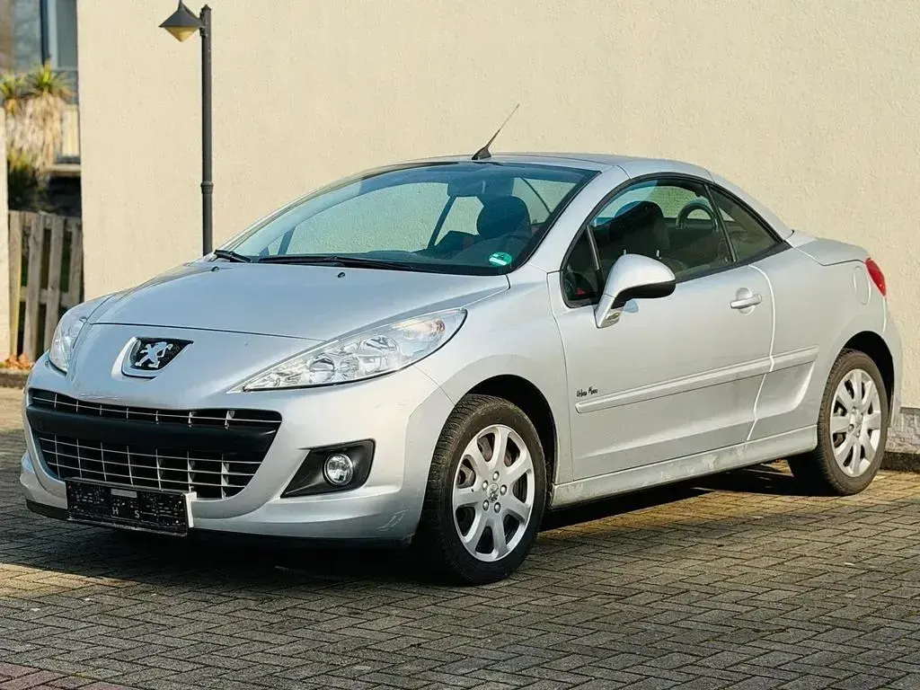 Gebraucht Peugeot 207 CC Urban Move 120 PS (88 kW) 2011 Silber Cabrio