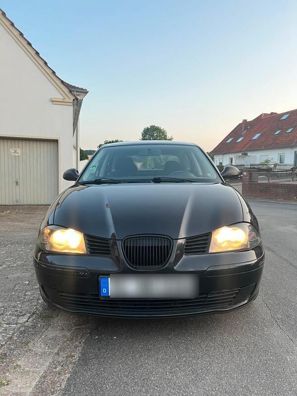 Schwarz Gebraucht 2004 Seat Ibiza Limousine | 600 € (Guter Preis) - Bild 1/4