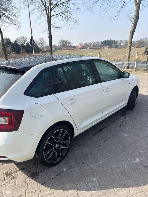 Gebraucht Skoda Rapid Ambition 105 PS (77 kW) 2014 Weiß Kleinwagen