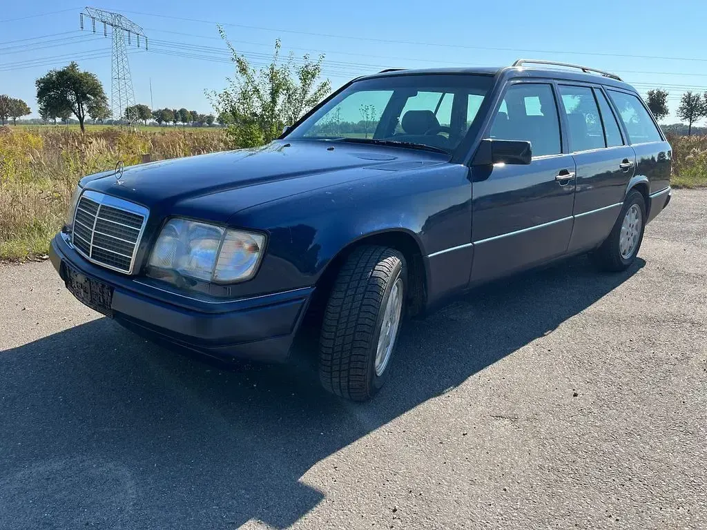 Gebraucht Mercedes E300 136 PS (100 kW) 1995 Blau Kombi