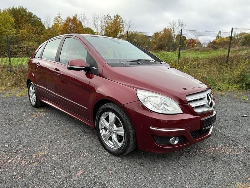 Rot Gebraucht 2010 Mercedes B180 Van / Kleinbus | 3.950 € (Superpreis) - Bild 1/4