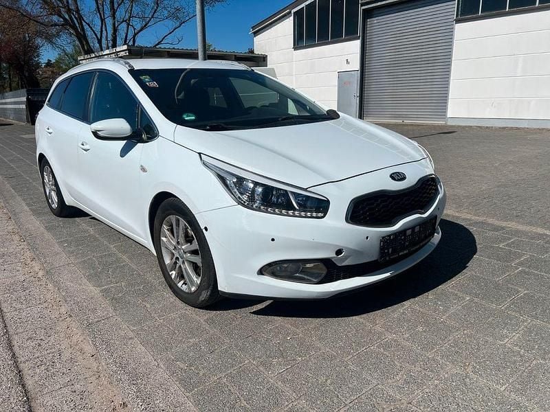 Gebraucht Kia Ceed DREAM-TEAM Edition 128 PS (94 kW) 2014 Weiß Kleinwagen