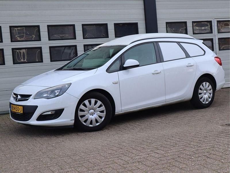 Gebraucht Opel Astra 111 PS (81 kW) 2013 Weiß Van