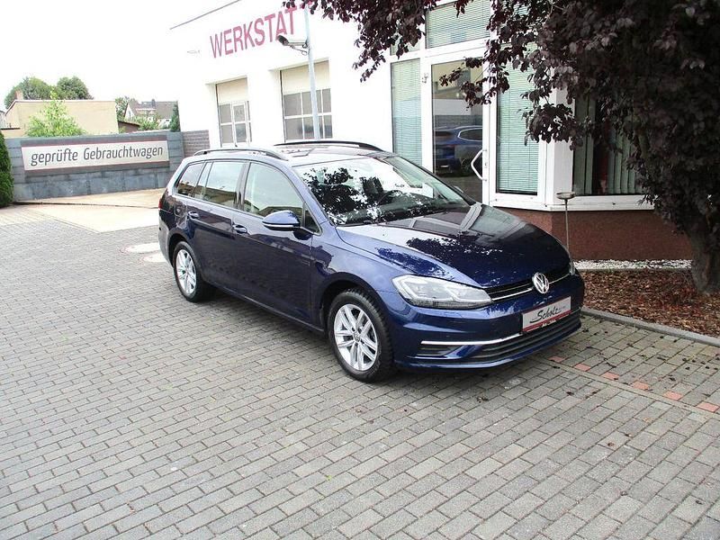 Blau Gebraucht 2019 VW Golf VII Limousine | 15.990 € (Etwas zu teuer) - Bild 1/4