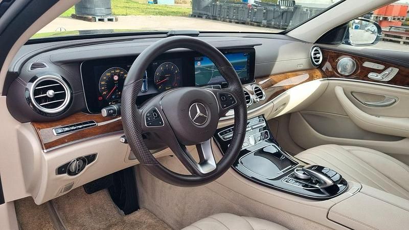 Gebraucht Mercedes E400 333 PS (244 kW) 2017 Grün Limousine