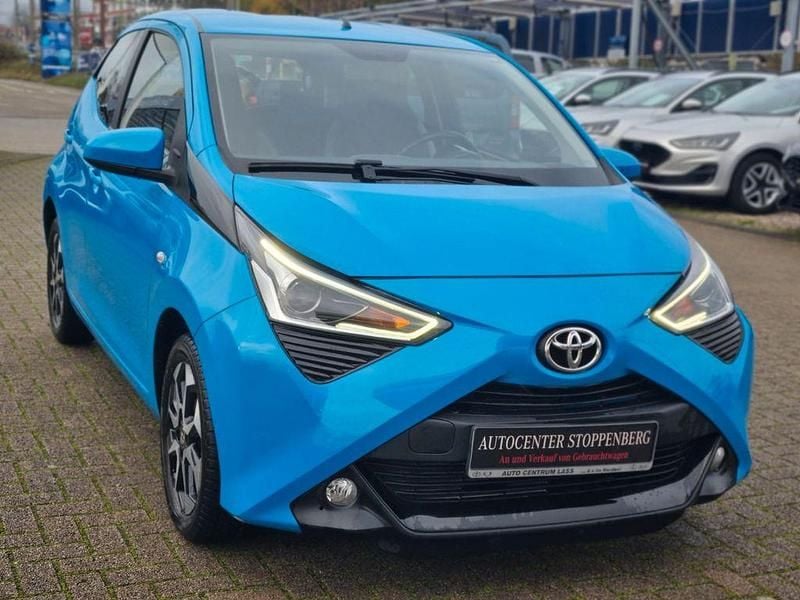 Blau Gebraucht 2019 Toyota Aygo X-play Kleinwagen | 7.990 € (Guter Preis) - Bild 1/4