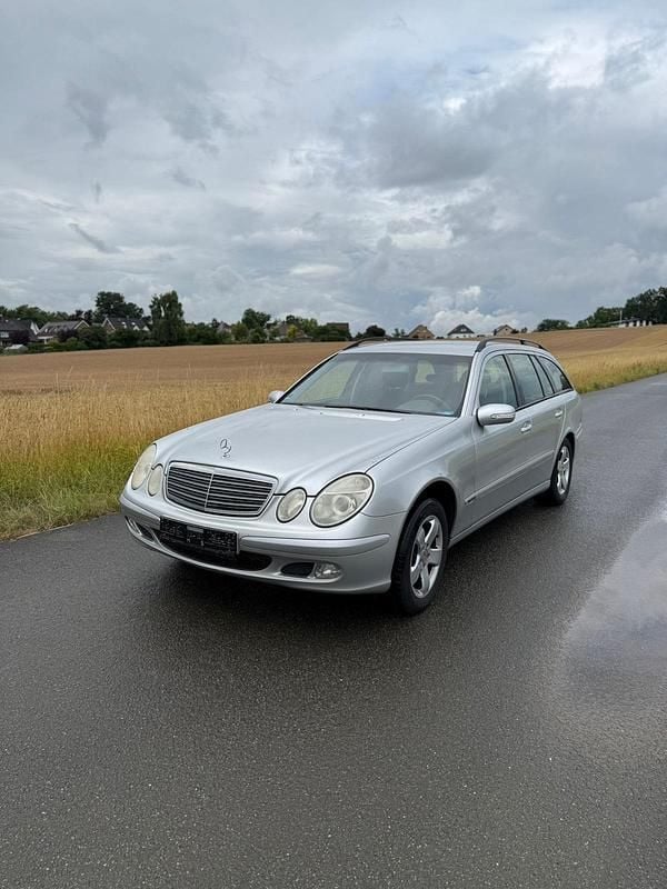 Silber Gebraucht 2004 Mercedes E200 Avantgarde Kombi | 2.990 € (Guter Preis) - Bild 1/4