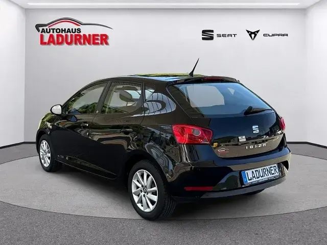 Używany Seat Ibiza Reference 75 KM (55 kW) 2017 Czarny Hatchback