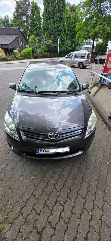 Grau Gebraucht 2012 Toyota Auris Executive Limousine | 7.000 € (Fairer Preis) - Bild 1/4