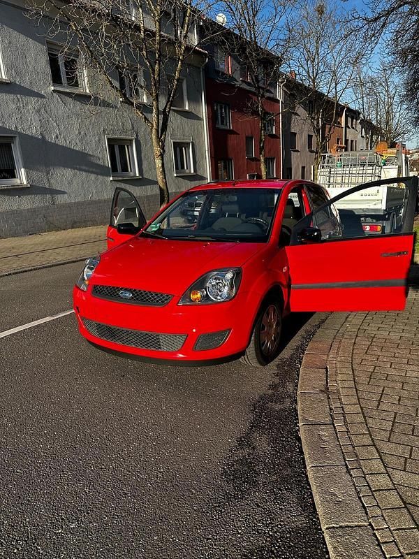 Rot Gebraucht 2007 Ford Fiesta Kleinwagen | 1.850 € (Etwas zu teuer) - Bild 1/4