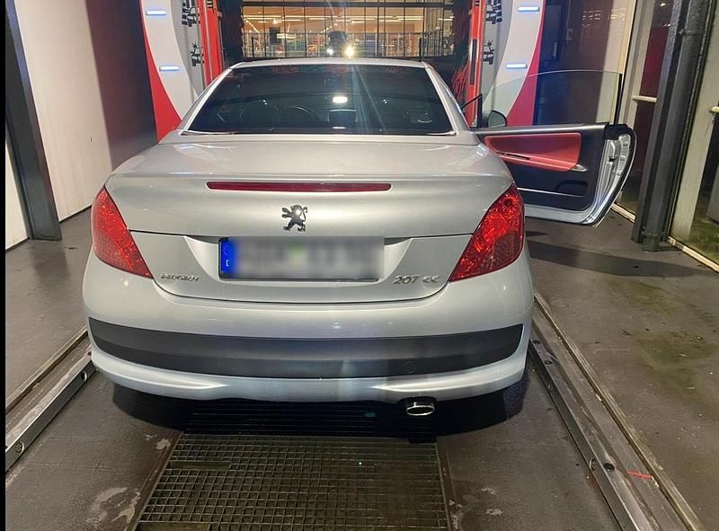 Gebraucht Peugeot 207 CC 90 PS (66 kW) 2007 Silber Cabrio