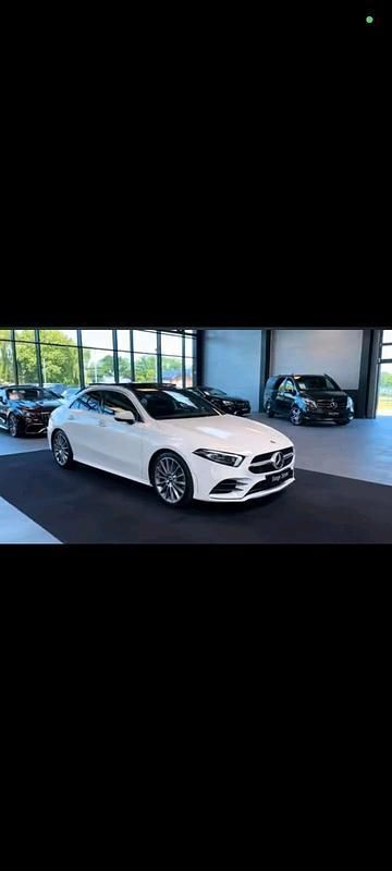 Weiß Gebraucht 2019 Mercedes A250 AMG Limousine | 29.850 € (Teuer) - Bild 1/4