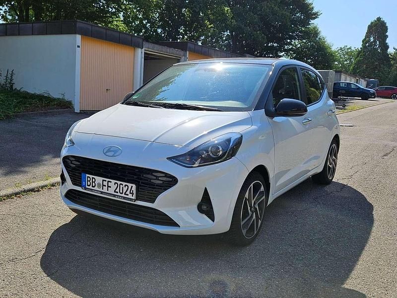 Weiß Gebraucht 2024 Hyundai i10 Prime Kleinwagen | 16.500 € (Fairer Preis) - Bild 1/4