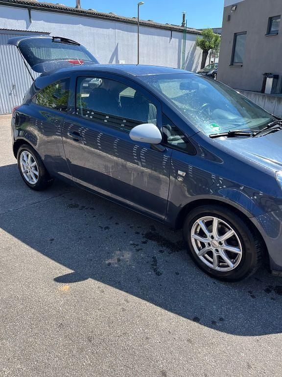 Grün Gebraucht 2010 Opel Corsa Edition Kleinwagen | 1.600 € (Guter Preis) - Bild 1/4