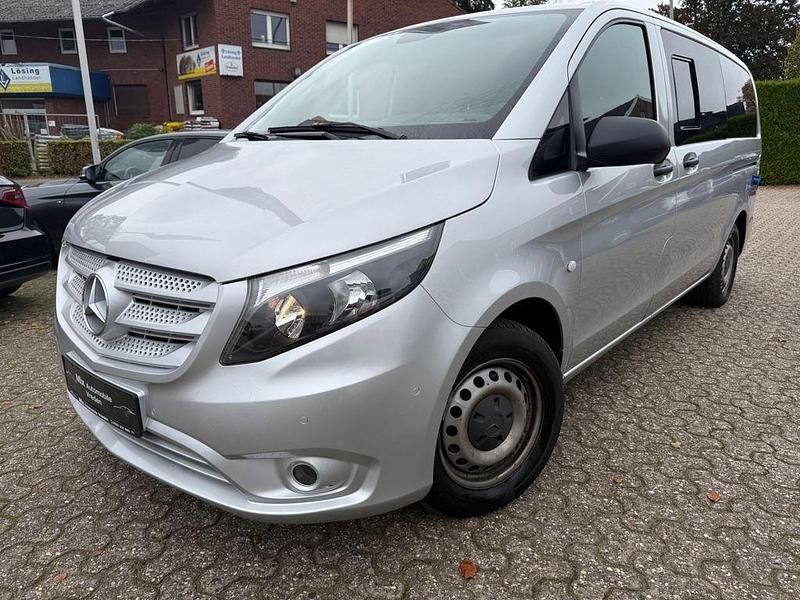 Silber Gebraucht 2021 Mercedes Vito Van / Kleinbus | 36.999 € - Bild 1/4