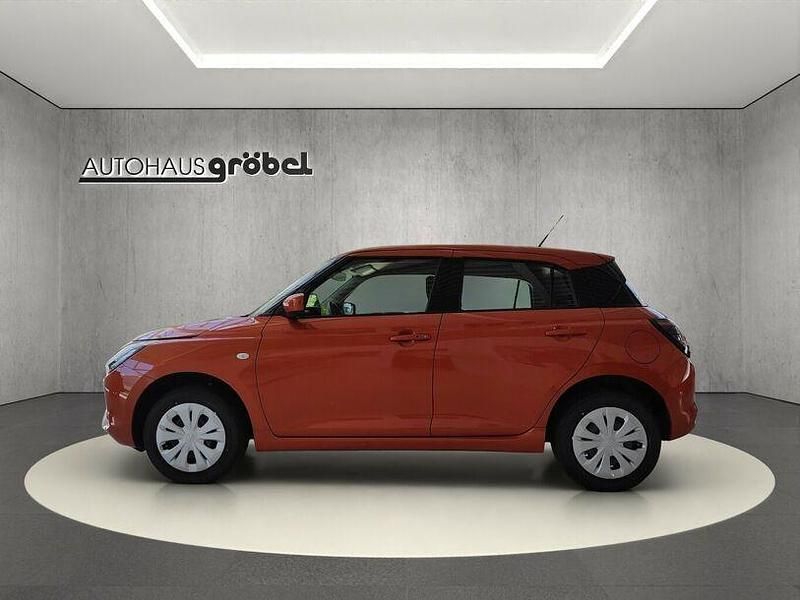 Neu Suzuki Swift Club 83 PS (61 kW) 2025 Flame orange pearl met. Kleinwagen