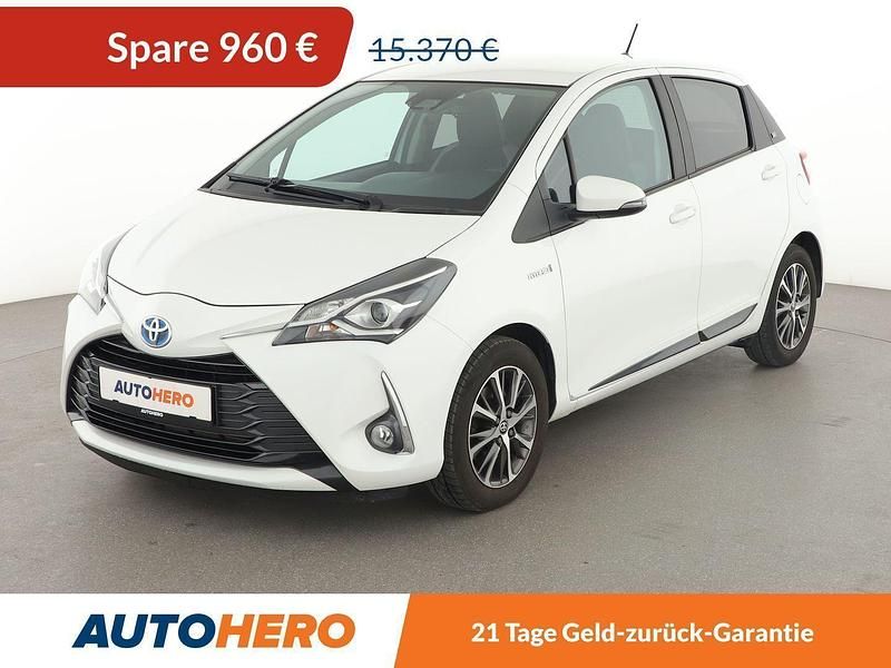 Weiß Gebraucht 2018 Toyota Yaris Hybrid Club Limousine | 14.410 € (Fairer Preis) - Bild 1/3