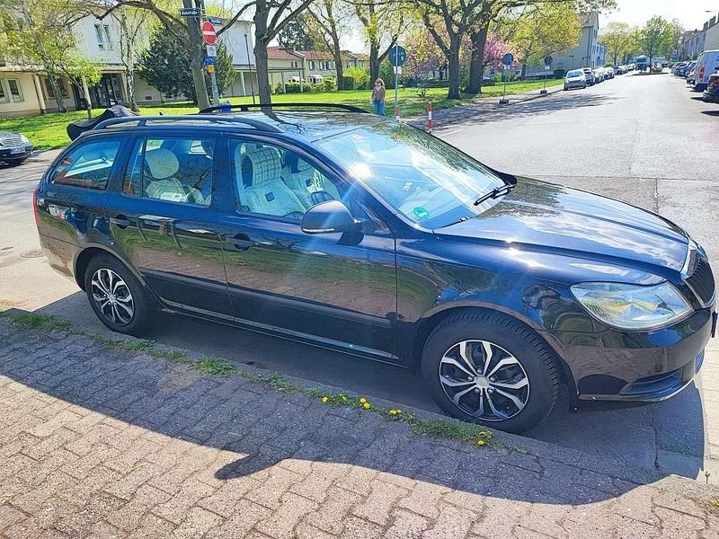 Gebraucht Skoda Octavia Active 105 PS (77 kW) 2012 Schwarz Kombi