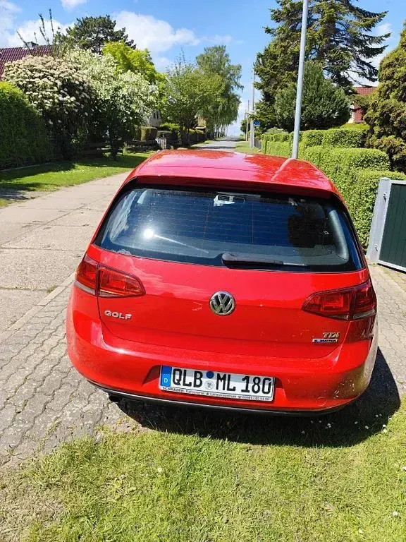 Gebraucht VW Golf VII 110 PS (80 kW) 2015 Rot Limousine