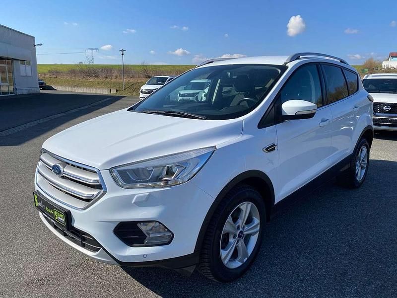 Gebraucht Ford Kuga Titanium 150 PS (110 kW) 2017 Frostweiß SUV