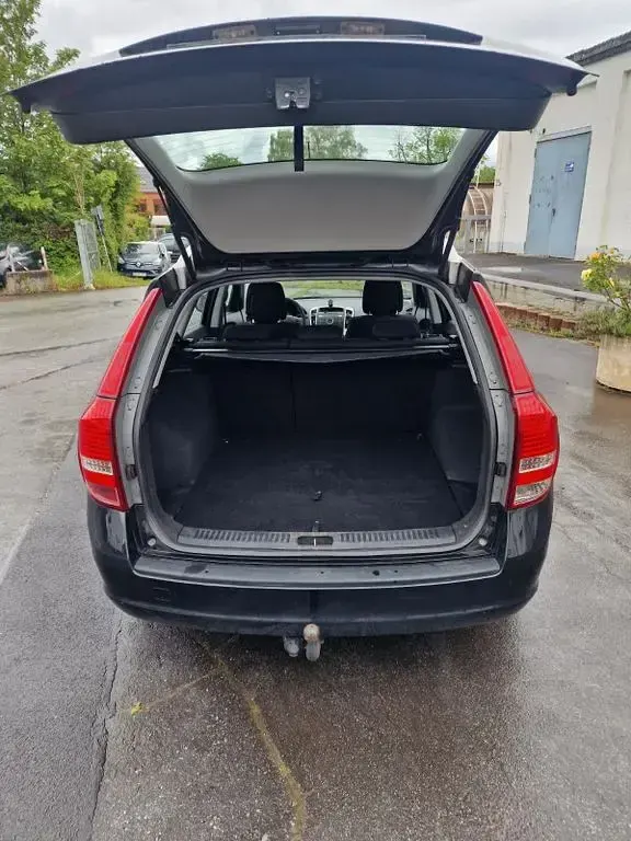 Gebraucht Kia Ceed Spirit 109 PS (80 kW) 2010 Schwarz Kleinwagen