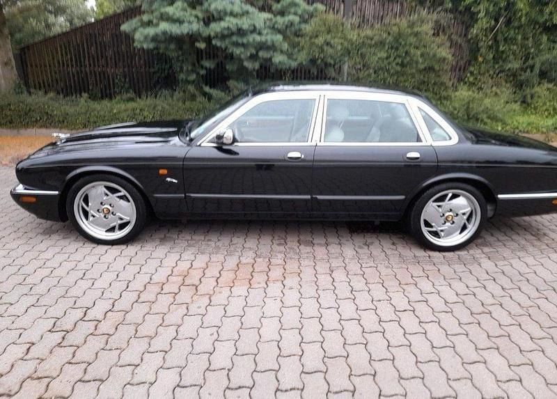 Usata Jaguar XJ8 1998 Nero Berlina