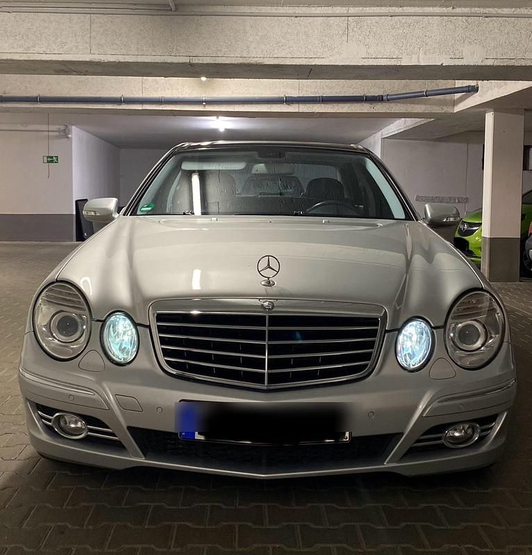 Silber Gebraucht 2007 Mercedes E320 Avantgarde Limousine | 8.900 € (Teuer) - Bild 1/4