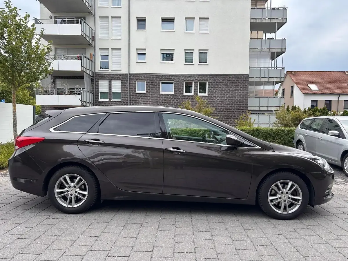 Gebraucht Hyundai i40 141 PS (103 kW) 2015 Braun Kombi