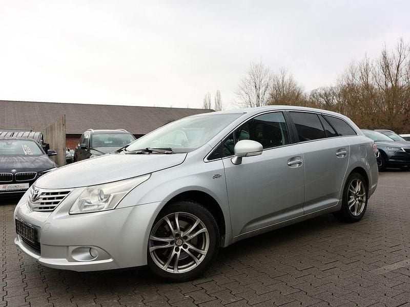 Gebraucht Toyota Avensis Sol 150 PS (110 kW) 2011 Silber Kombi