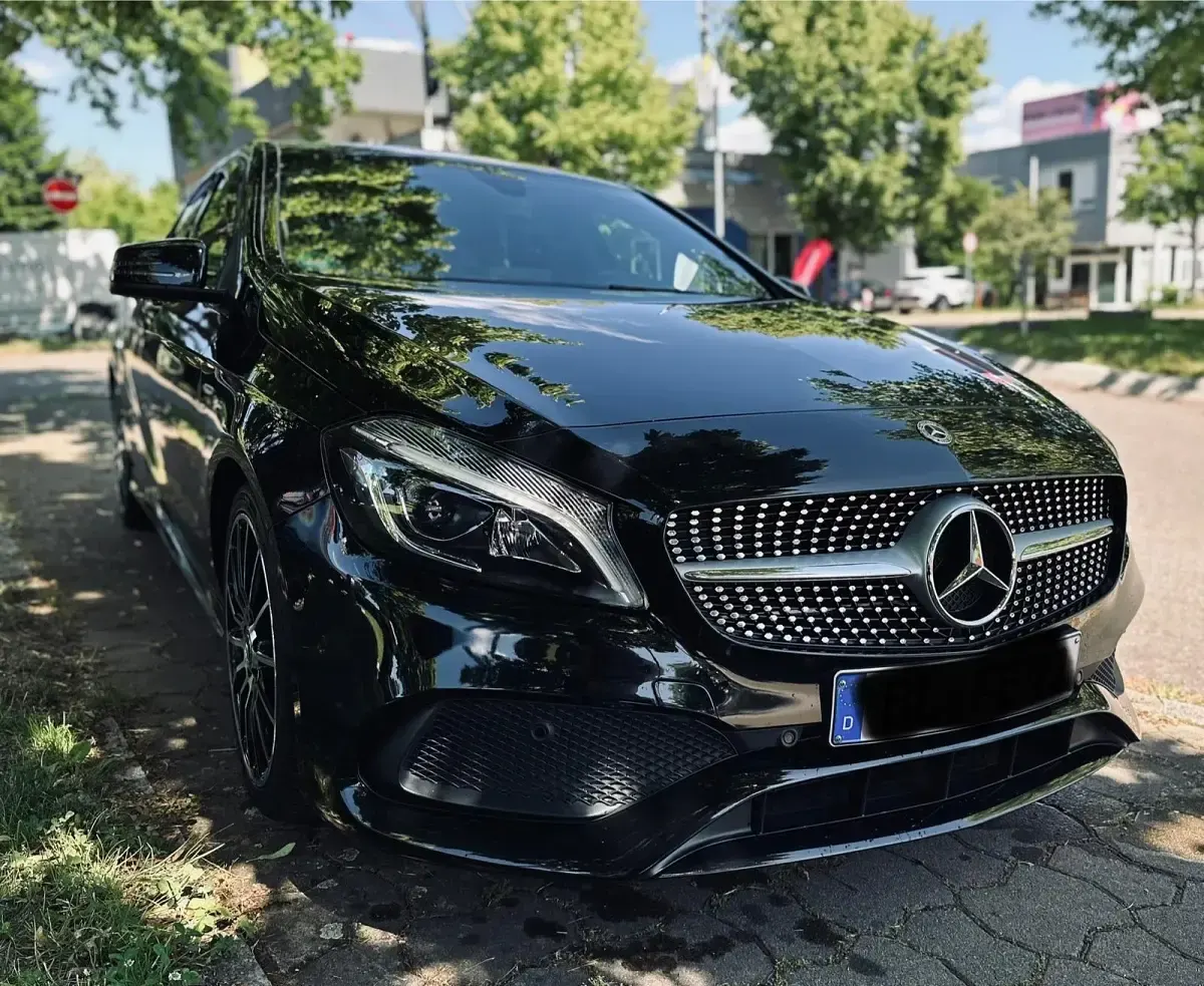 Gebraucht Mercedes A180 AMG line 136 PS (100 kW) 2018 Schwarz Kleinwagen