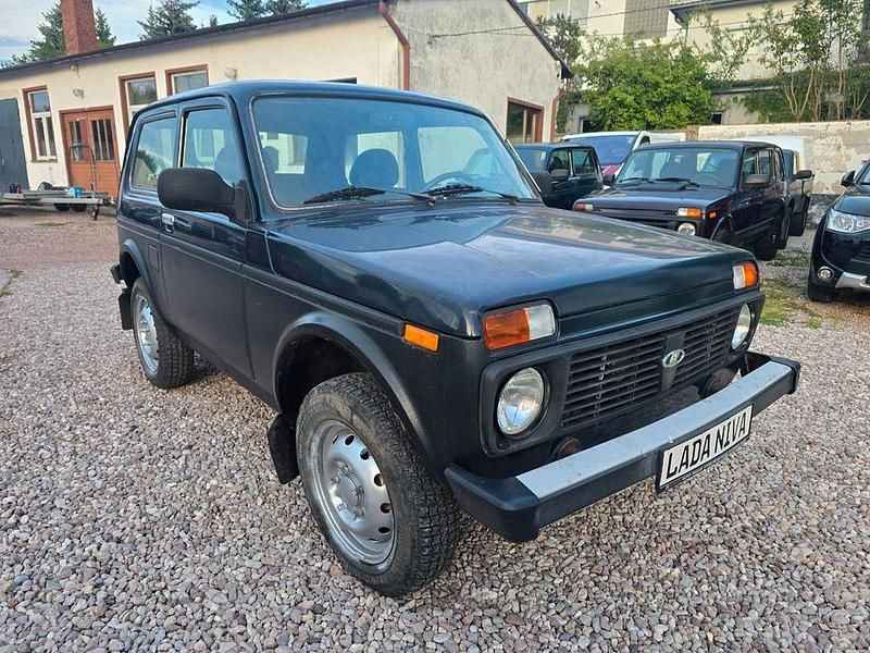 Grün Gebraucht 2012 Lada niva SUV | 5.500 € (Superpreis) - Bild 1/4