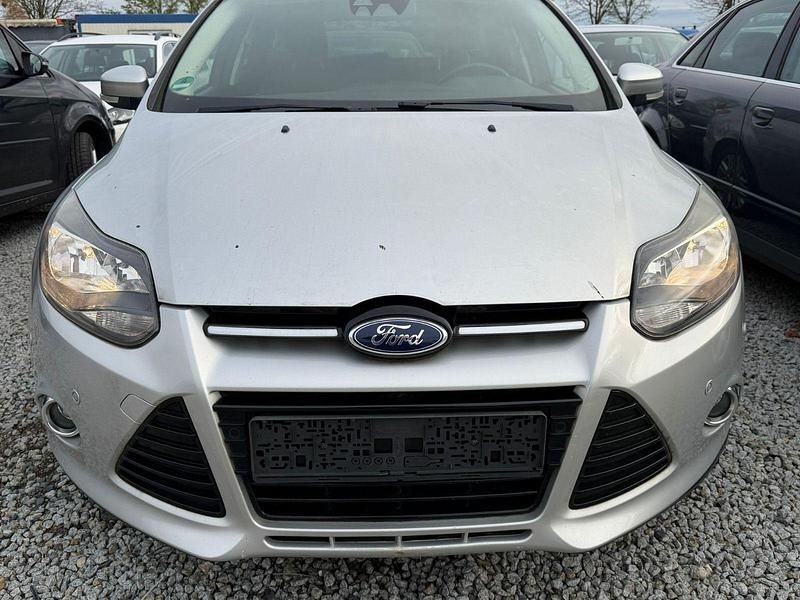 Silber Gebraucht 2014 Ford Focus Titanium Kombi | 3.900 € (Superpreis) - Bild 1/4