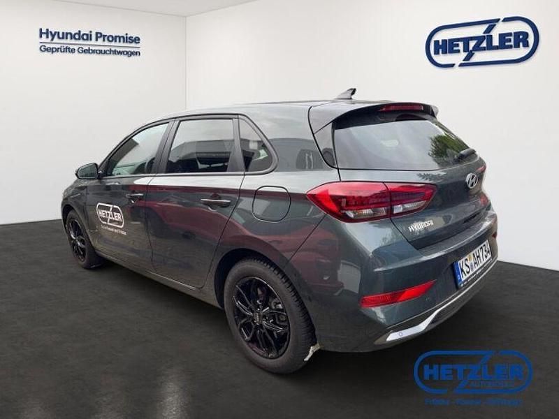 Gebraucht Hyundai i30 Advantage 101 PS (74 kW) 2024 Andere farbe Limousine