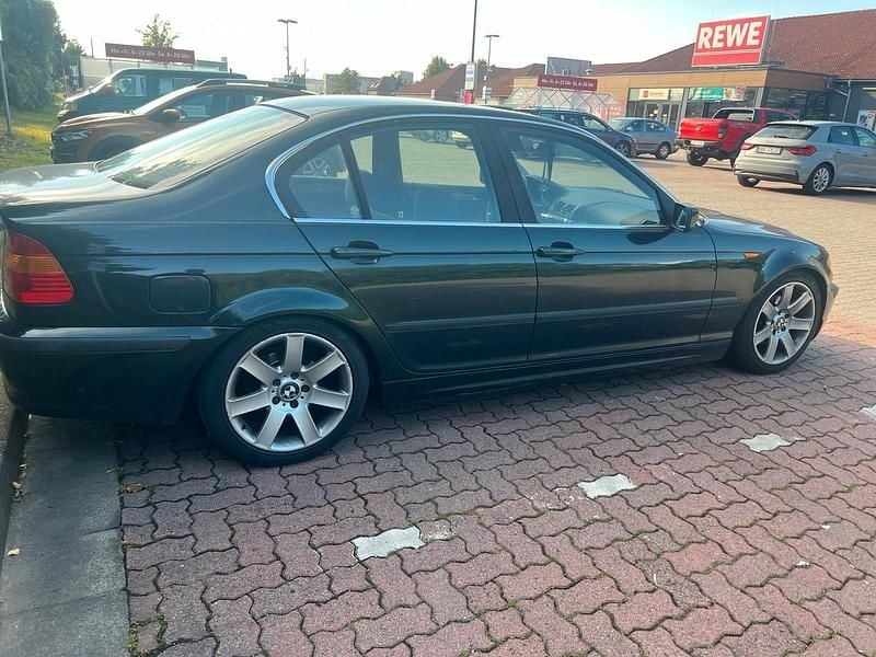 Grün Gebraucht 2003 BMW 320 Limousine | 2.850 € (Superpreis) - Bild 1/4