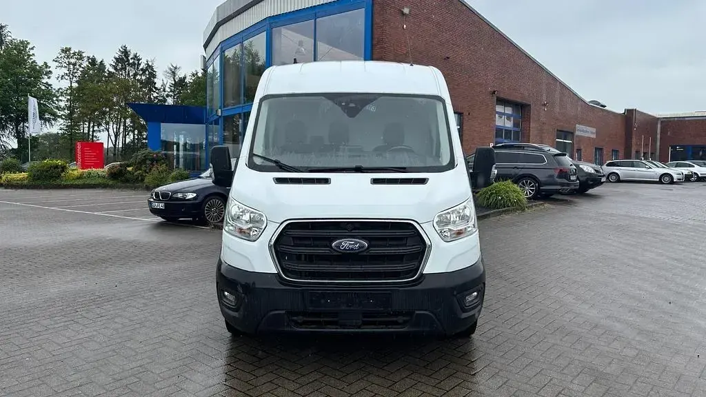 Używany Ford Transit Trend 131 KM (96 kW) 2021 Biały Sedan/Limuzyna