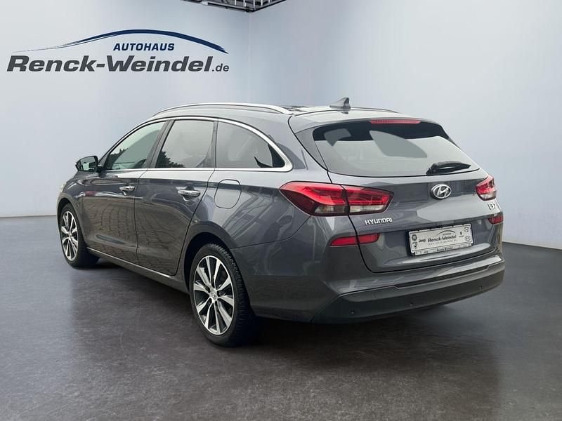 Gebraucht Hyundai i30 Premium 140 PS (102 kW) 2019 Grau Limousine
