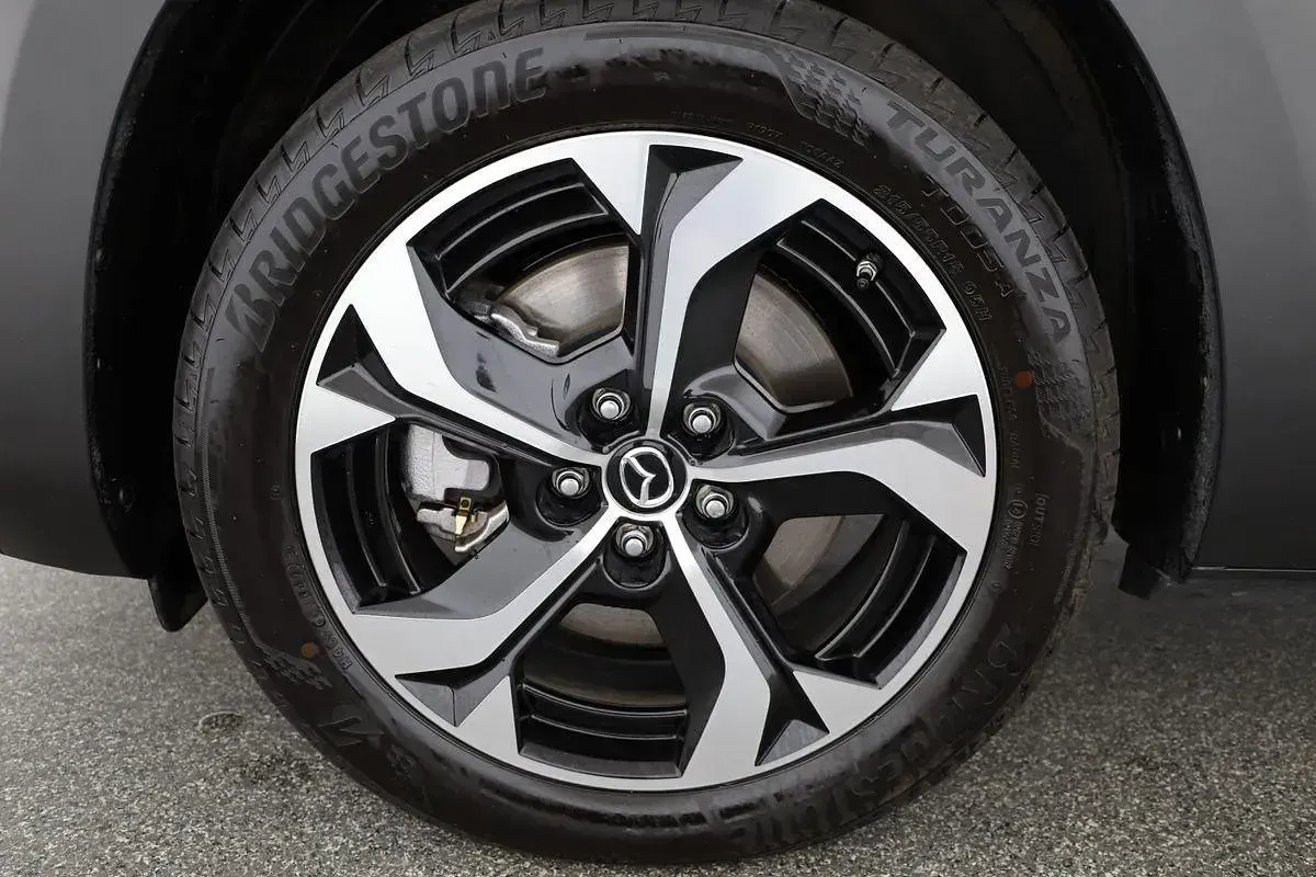 Gebraucht Mazda MX30 Ad'Vantage 170 PS (125 kW) 2024 Soul red crystal m: black roof SUV