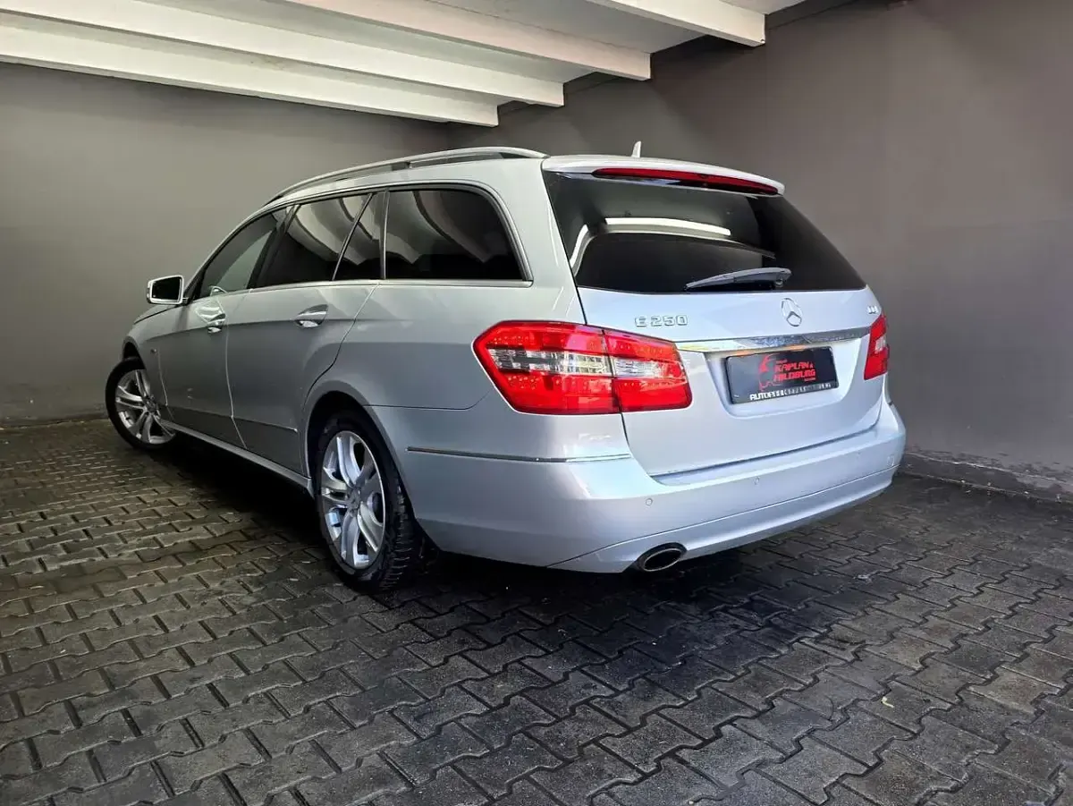 Gebraucht Mercedes E250 204 PS (150 kW) 2010 Silber Kombi