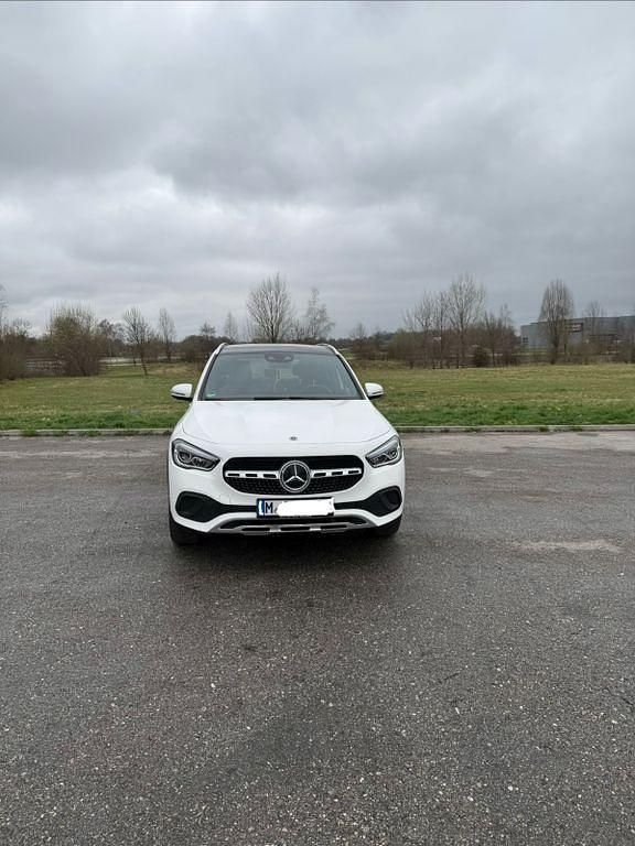 Weiß Gebraucht 2022 Mercedes GLA200 SUV | 29.500 € (Superpreis) - Bild 1/4