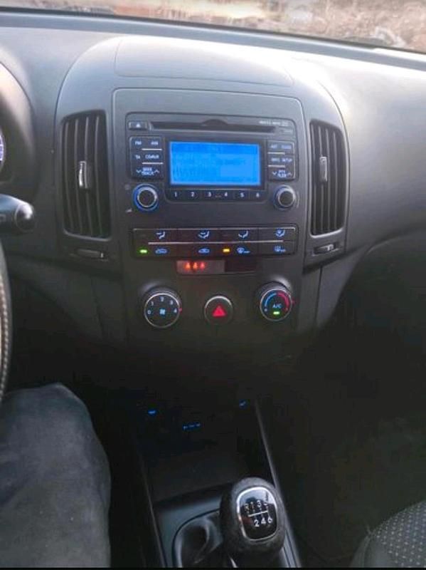 Gebraucht Hyundai i30 90 PS (66 kW) 2011 Schwarz Limousine