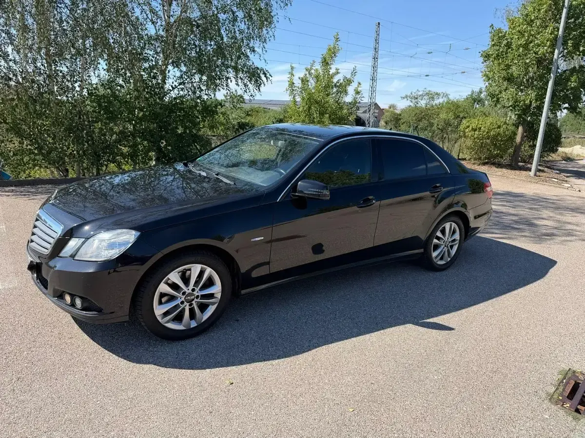 Gebraucht Mercedes E350 231 PS (169 kW) 2010 Schwarz Limousine