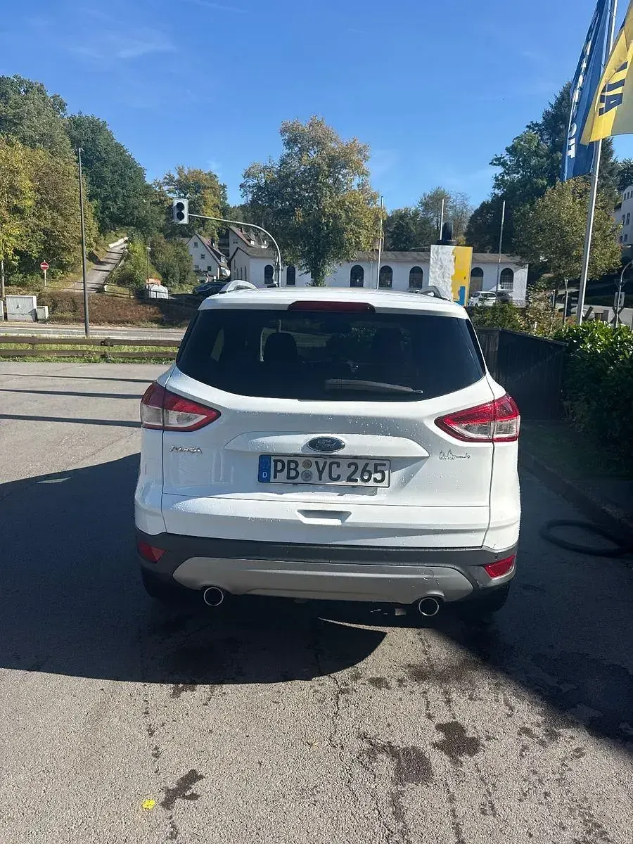 Używany Ford Kuga Titanium 179 KM (131 kW) 2016 Biały SUV