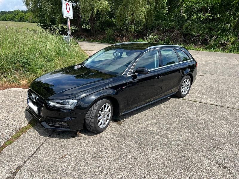 Schwarz Gebraucht 2015 Audi A4 Comfort Kombi | 12.600 € (Guter Preis) - Bild 1/4