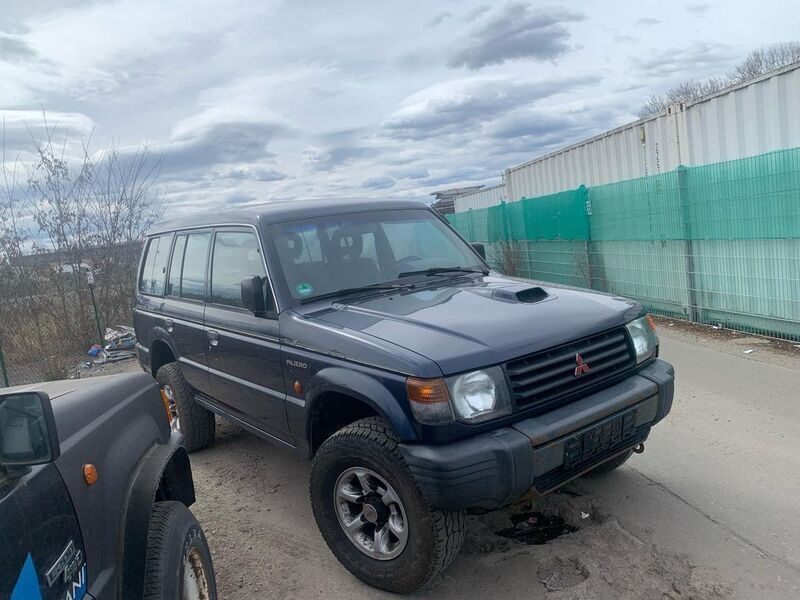 Blau Gebraucht 1996 Mitsubishi Pajero SUV | 3.899 € - Bild 1/4