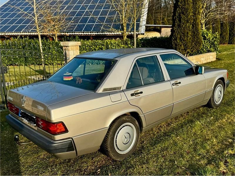 Gebraucht Mercedes 190 122 PS (89 kW) 1992 Beige Limousine