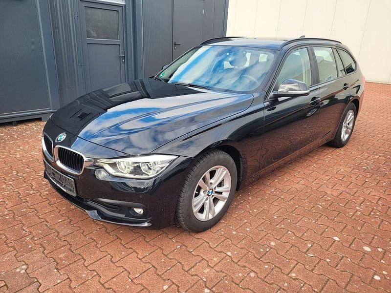 Schwarz Gebraucht 2019 BMW 320 Advantage Kombi | 19.690 € (Guter Preis) - Bild 1/4