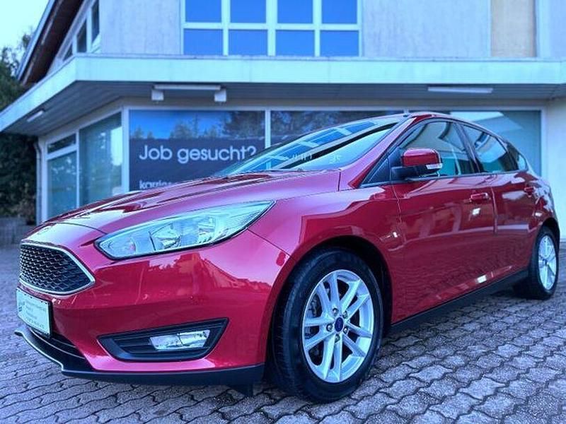 Gebraucht Ford Focus Business Edition 125 PS (91 kW) 2017 Rot Limousine