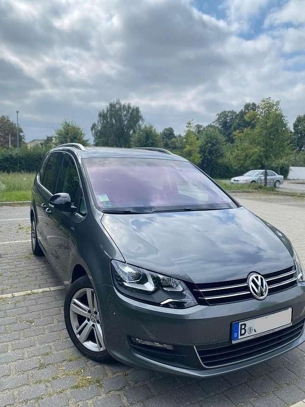 Grau Gebraucht 2013 VW Sharan Match Van / Kleinbus | 15.900 € (Fairer Preis) - Bild 1/4