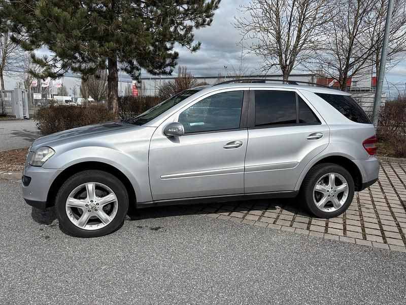 Gebraucht Mercedes ML320 224 PS (164 kW) 2007 Silber SUV